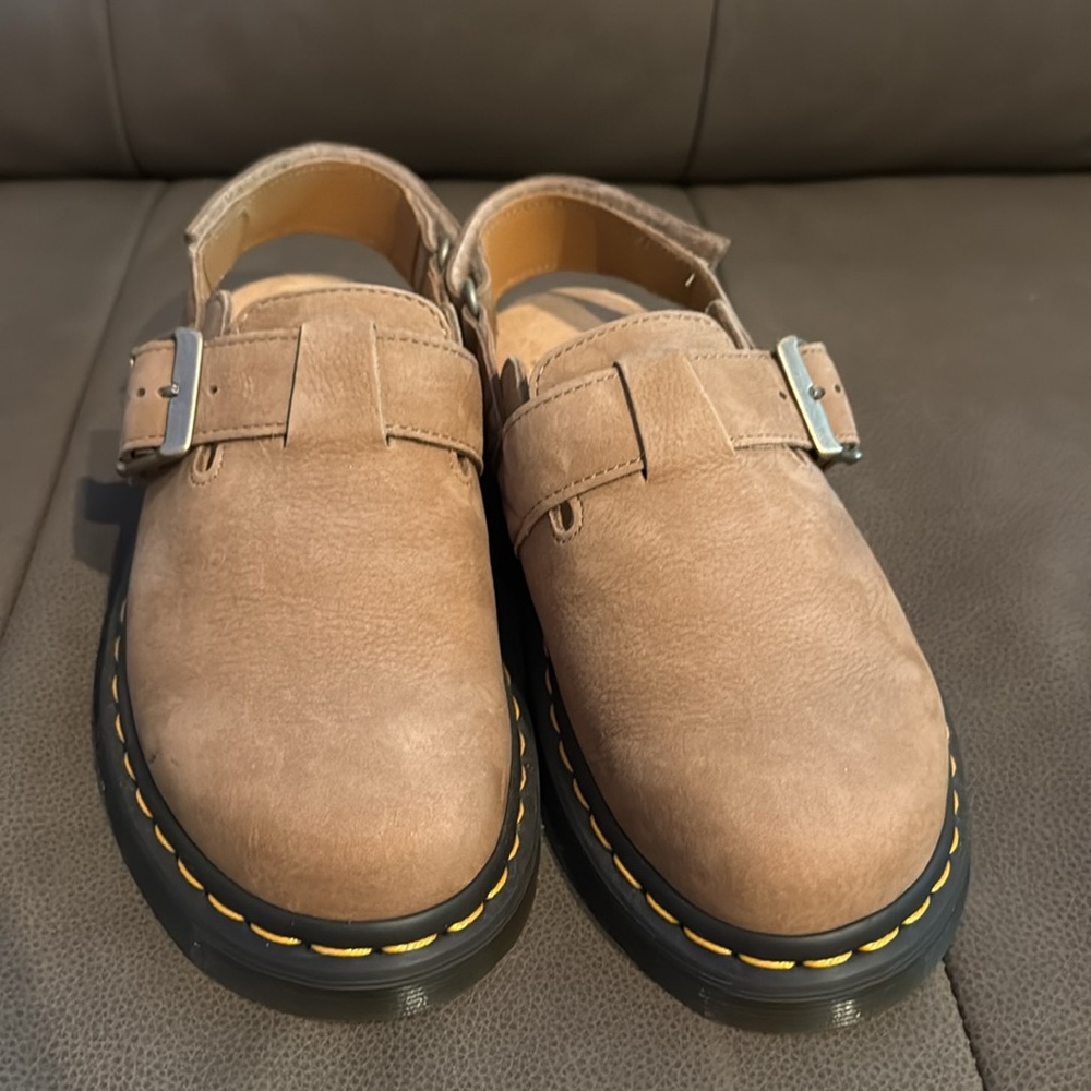 Dr. Martens clogs. - Picture 2 of 4